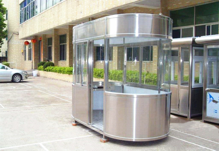 不銹鋼保安崗亭安裝時的鋼筋水泥如何加固