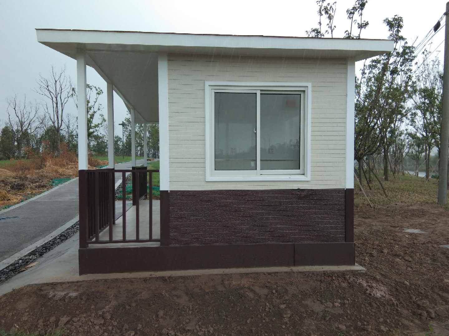 金屬雕花板移動廁所