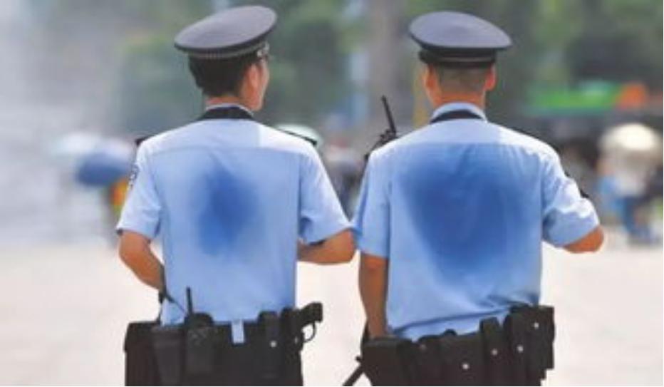 我們能為辛勤工作飽受風吹日曬的民警同志做些什么呢？